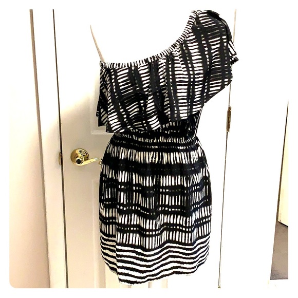 Express Black & White One Shoulder Sundress - Picture 3 of 5